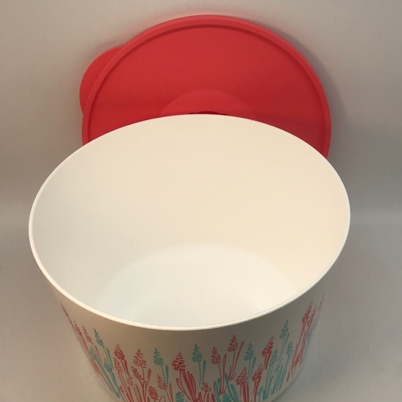 Tupperware Canister Wheat 6.6 Liter - Picture 8 of 16